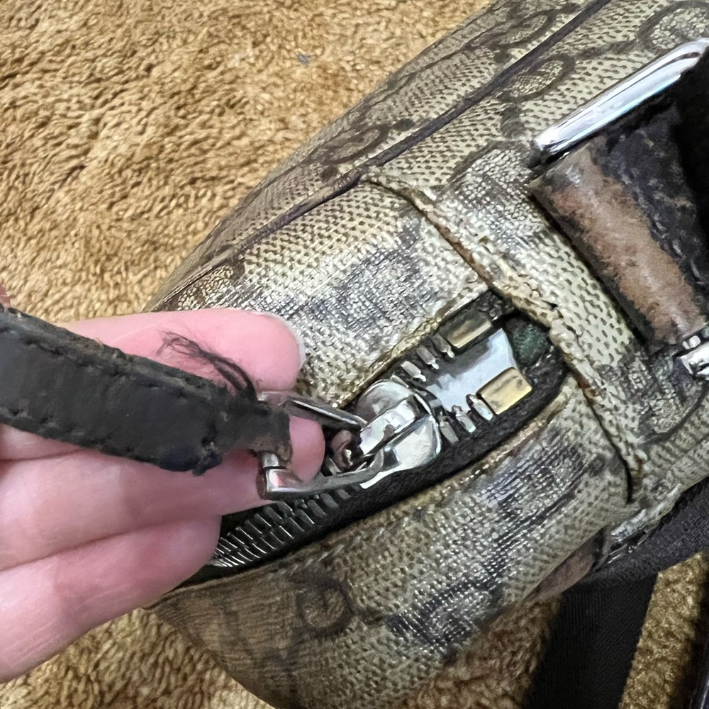 Gucci Crossbody Bag in Brown and Black - Picture 10 of 16
